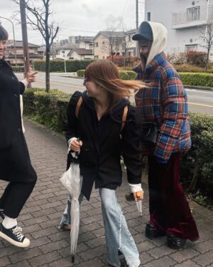 Kalen Anzai Instagram - .
すーぐふざける👭🤝🏻🌟
みんななんかしら着いてる🐰
元気いっぱいのありさちゃんと
ニタニタしてる美羽ちゃん
今日もありがとう🤝👼

#ありさちゃんがめちゃ寛いでる写真撮られ
#LINEグループに貼られる
#全員のカメラロールに無事保存
#美羽ちゃんはそれを見て
#脳内全ての悪知恵使ったような顔でニヤついた
#良いコンビです