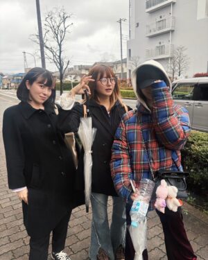 Kalen Anzai Instagram - .
すーぐふざける👭🤝🏻🌟
みんななんかしら着いてる🐰
元気いっぱいのありさちゃんと
ニタニタしてる美羽ちゃん
今日もありがとう🤝👼

#ありさちゃんがめちゃ寛いでる写真撮られ
#LINEグループに貼られる
#全員のカメラロールに無事保存
#美羽ちゃんはそれを見て
#脳内全ての悪知恵使ったような顔でニヤついた
#良いコンビです