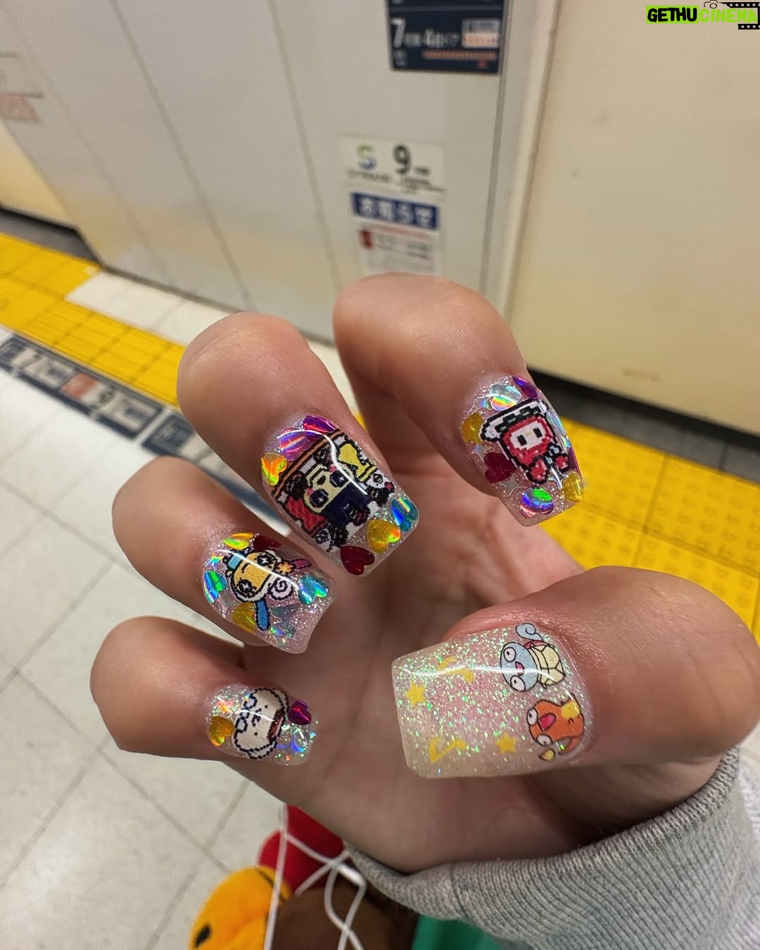 Kalen Anzai - 3.3K Likes - .
ここ最近のネイルで1番気に入ってるから載せちゃう
シール帳みたいでかあいい😵💫😵💫😵💫😵💫🩷
全部好きだけど、親指のコイツらオキニ。
春に浮かれてるみたいで。🌸笑