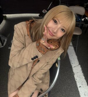 Kalen Anzai Instagram - .
この度、映画「ALIVEHOON アライブフーン」新作の
主演を務めさせて頂くことになりました！

絶賛、演技やドリフトの練習中ですが
監督をはじめ、ご協力くださっているレーサーさんや
スタッフの方々全員が、深い情熱でのめり込む、
心のこもった作品に参加できる幸せを噛み締めている最中です。🙂

キャストの皆さんとも気持ちを一つに
この作品が素晴らしいものになるよう努めますので、
ぜひ、応援して頂けると嬉しいです！！🔥

#ALIVEHOON #アライブフーン