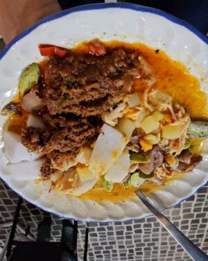 Kalina Ocktaranny Instagram - Tradisi malam takbiran yg udah berlangsung selama belasan tahun dirumah Sapi 🐮 (panggilan kesayangan buat angkel @alvinadam1 )
Menu makanan yg cuma ada 1 tahun sekali..
Dan ga akan pernah mau dia bikin selain malam takbiran walaupun kita nangis2 darah sekalipun...

Satu2nya makanan yg bisa bikin si abang @jimmoputrapetir nambah..
Juara emang 🙌🏼

Alhamdulillah bisa kumpul bareng sahabat2.. 
Tarima kasih angkel buat makanan istimewanya..
Bisa bungkus juga 😁
Berkah ya angkel... 
🤲🏻

❤️K

PS: Akhirnya bapaknya KhongGuan ketemu 😂