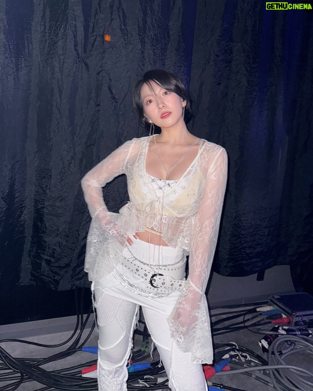 Kang Ji-young - 32.4K Likes - 🧡🩷❤️💛🩵💜