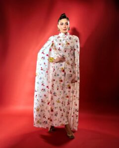 Actress Kanika Kapoor HD Photos and Wallpapers March 2025