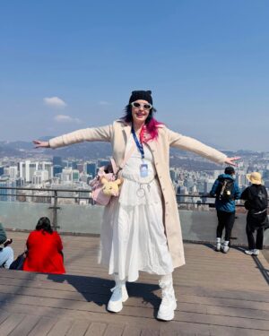 Karen Bachini Instagram - Mais um dia de passeio na Coreia 💙 Hoje eternizei meu amor com @karenbachinibeauty na Seoul Tower 😍 Estão gostando das fotos da viagem?