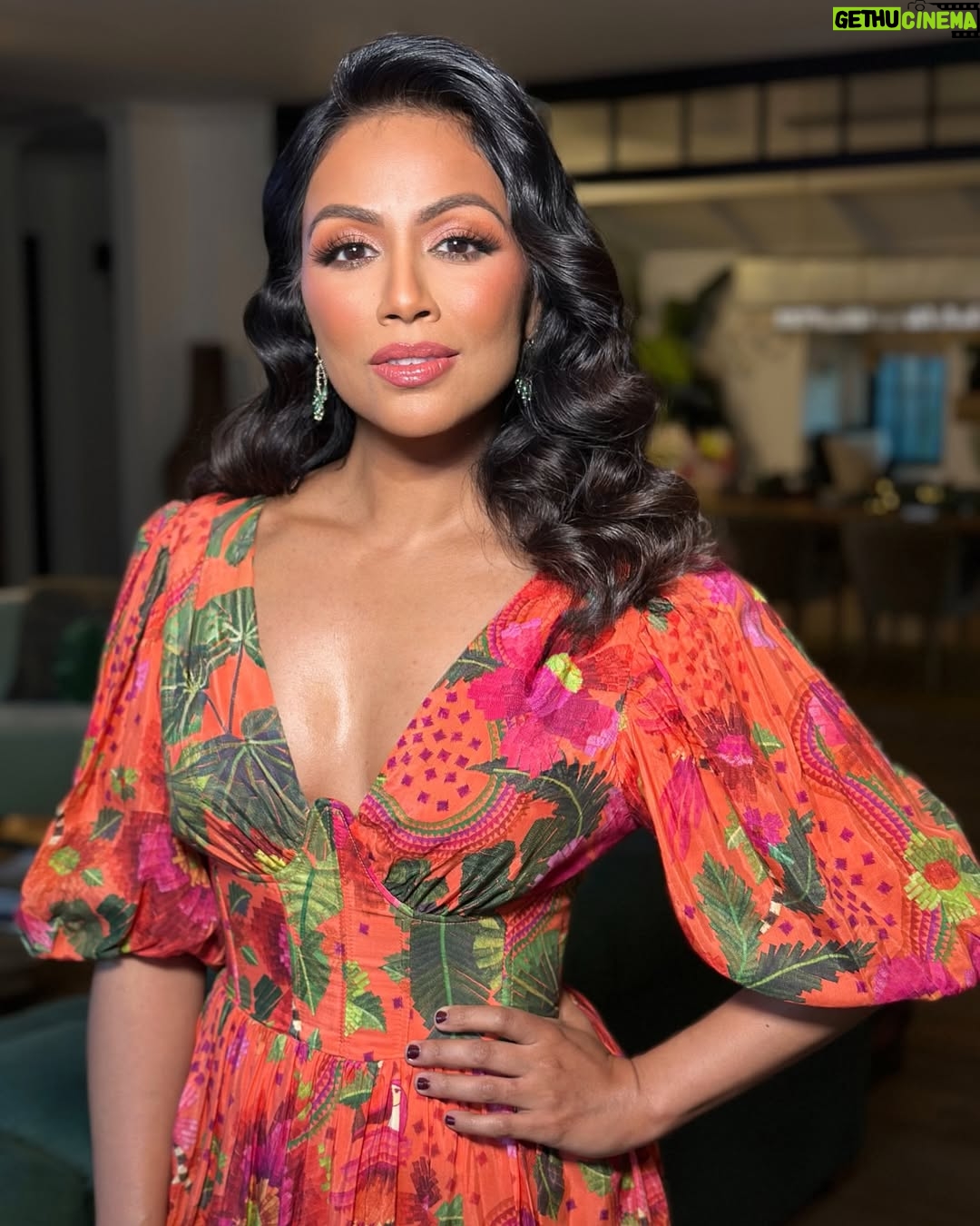 Karen David - 5.2K Likes - SPRING 🧡🩷💛💚 @karendavidofficial for @isabelsgardenmovie Premiere
Makeup #MADRIDGLOW
Hair @stevenmasonlife