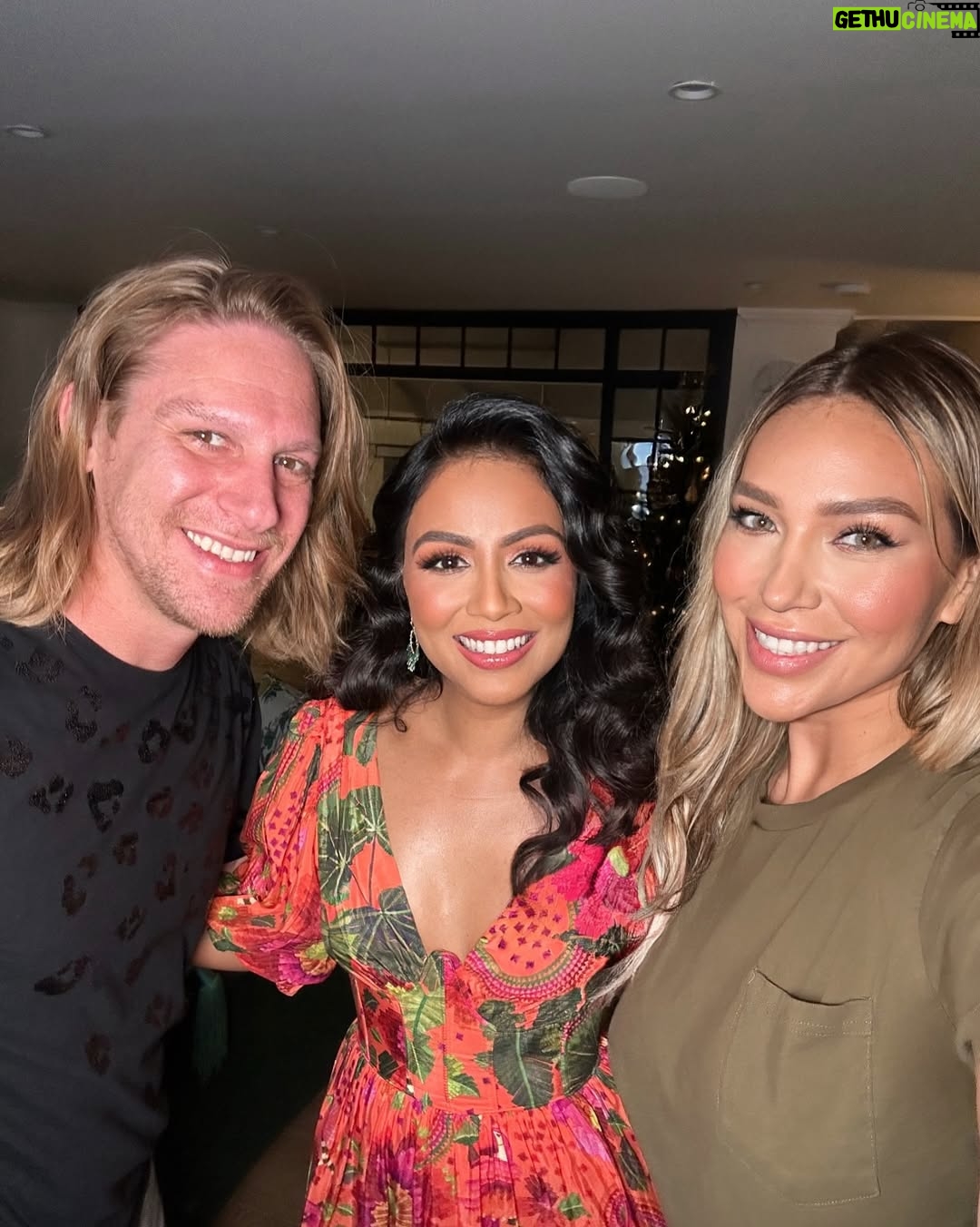 Karen David - 5.2K Likes - SPRING 🧡🩷💛💚 @karendavidofficial for @isabelsgardenmovie Premiere
Makeup #MADRIDGLOW
Hair @stevenmasonlife