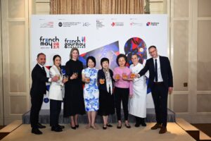 Karena Lam Kar-Yan Instagram - 【法國五月藝術節新聞發布會 French May Arts Festival Press Conference 2025】 

法國五月藝術節暨法國五月美食薈2025新聞發布會今日於香港半島酒店順利舉行，衷心感謝多位重量級嘉賓和政府官員蒞臨主禮，以及一眾贊助機構與合作夥伴的支持！ 

法國五月藝術節大使林嘉欣亦在席間分享早前巴黎之行的感受，並與鋼琴家張貝芝談及她和Sarah Lancman即將出演的爵士二重奏《巴黎琴韻》之合作，令眾人更期待法國五月接下來的精彩節目。 

節目詳情請瀏覽法國五月網站 (link in bio)，內附藝術節宣導小冊子，更多精彩藝文活動待你發掘！ 

The press conference of French May Arts Festival and French GourMay Food and Wine Festival 2025 was successfully held today at The Peninsula Hong Kong. Our heartfelt thanks to all the officiating guests, sponsors, patrons and partners for the support! 

French May Arts Festival Ambassador Karena Lam also shared her thoughts on her trip to Paris, and chatted with artist Joyce Cheung on her collaboration with Sarah Lancman for the upcoming performance Jazz Female Duo – Paris Rendezvous, which is one of the many highly anticipated programmes that French May offers. 

For more details, please visit the French May website (link in bio), and download the festival brochure. 

#法國五月 #法國五月藝術節 #香港 #法國藝術 #展覽 #音樂 #當代舞 #戲劇 #馬戲表演 #FrenchMay #FrenchMayArtsFestival #HongKong #France #music #dance #theatre #circus