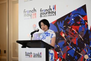 Karena Lam Kar-Yan Instagram - 【法國五月藝術節新聞發布會 French May Arts Festival Press Conference 2025】 

法國五月藝術節暨法國五月美食薈2025新聞發布會今日於香港半島酒店順利舉行，衷心感謝多位重量級嘉賓和政府官員蒞臨主禮，以及一眾贊助機構與合作夥伴的支持！ 

法國五月藝術節大使林嘉欣亦在席間分享早前巴黎之行的感受，並與鋼琴家張貝芝談及她和Sarah Lancman即將出演的爵士二重奏《巴黎琴韻》之合作，令眾人更期待法國五月接下來的精彩節目。 

節目詳情請瀏覽法國五月網站 (link in bio)，內附藝術節宣導小冊子，更多精彩藝文活動待你發掘！ 

The press conference of French May Arts Festival and French GourMay Food and Wine Festival 2025 was successfully held today at The Peninsula Hong Kong. Our heartfelt thanks to all the officiating guests, sponsors, patrons and partners for the support! 

French May Arts Festival Ambassador Karena Lam also shared her thoughts on her trip to Paris, and chatted with artist Joyce Cheung on her collaboration with Sarah Lancman for the upcoming performance Jazz Female Duo – Paris Rendezvous, which is one of the many highly anticipated programmes that French May offers. 

For more details, please visit the French May website (link in bio), and download the festival brochure. 

#法國五月 #法國五月藝術節 #香港 #法國藝術 #展覽 #音樂 #當代舞 #戲劇 #馬戲表演 #FrenchMay #FrenchMayArtsFestival #HongKong #France #music #dance #theatre #circus