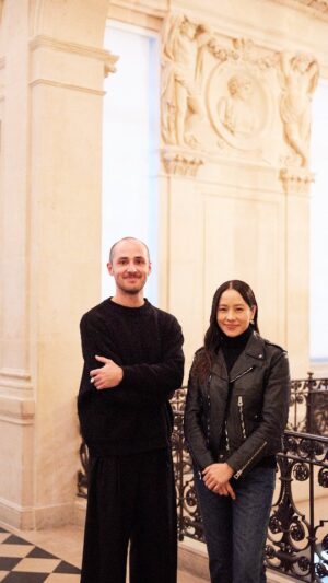 Karena Lam Kar-Yan Instagram - 【林嘉欣與François Dareau對話 Karena in conversation with François Dareau】

一切由對話開始，畢加索與亞洲藝術家前所未見以作品對話，法國五月藝術節大使林嘉欣早前亦與巴黎國立畢加索藝術館研究員兼今次展覽策展人François Dareau會面暢談。他分享乘搭貨機，護送畢加索的珍藏來到香港，急不及待與大家見面。還未看展的大家，起行吧；看過展覽的朋友，來對話！

「香港賽馬會呈獻系列：畢加索──與亞洲對話」展覽由M 與法國五月藝術節聯合呈獻，獲香港賽馬會慈善信託基金冠名贊助，亦是2025年法國五月藝術節之開幕節目。

It all begins with a conversation - French May Arts Festival Ambassador Karena Lam met research fellow of Musée national Picasso-Paris and exhibition curator François Dareau, as he shared about escorting Picasso's masterpieces on a cargo jet to Hong Kong. Check out the exhibition, and engage in this unprecedented dialogue between Picasso and contemporary Asian artists. 

‘The Hong Kong Jockey Club Series: Picasso for Asia—A Conversation’ is co-presented by M  and French May Arts Festival as the opening programme of the French May Arts Festival 2025, generously supported by the Title Sponsor, The Hong Kong Jockey Club Charities Trust.

📅 15.03 - 13.07.2025 
📍 M  二樓西展廳 West Gallery, L2 
🎟️ mplus.org/picasso-for-asia-tc 

#法國五月 #法國五月藝術節 #香港 #法國藝術 #展覽 #音樂 #當代舞 #戲劇 #馬戲表演 #畢加索 #FrenchMay #FrenchMayArtsFestival #HongKong #France #music #dance #theatre #circus #picasso