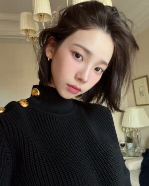 Karina Instagram - 🪽
@prada #PradaFW25 #MiucciaPrada #RafSimons