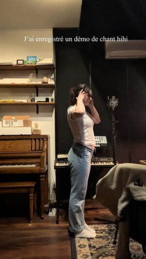 Karine St-Michel Instagram - 3 chansons dans un p’tit démo de 3min. La version complète est désormais entre les mains de mon agence @agencesoniagagnon ☺️
Merciiii Jiji (@jshoule) d’avoir travaillé fort (mais pas trop) sur mes ptites choses à moi au lieu des tiennes. 🫶🏻
P.s. il vient de sortir une toune qui s’appelle « Si j’étais tout seul » et c’est vraiment bon, va l’écouter. 🎶