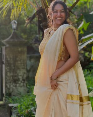 Karthika Muralidharan Instagram - Happy Vishuuuu 🌸🌼🪷🌻