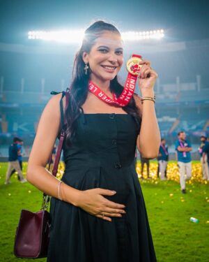 Kasturi Chhetri Instagram - Belly full of love and joy ❤️🧿

#islchampions #championofindia #joymohunbagan
