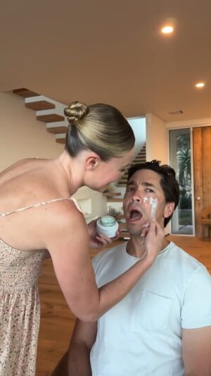 Kate Bosworth Instagram - Guess which one of us is a skin care fanatic? And which one of us just found out that “skin serum” is a real thing?? 🤔🧴Thanks for the fun night! @clarinsUSA (Justin can’t stop staring at himself in the mirror and exclaiming, “I’ve never looked so radiant!!!) 
#clarinspartner