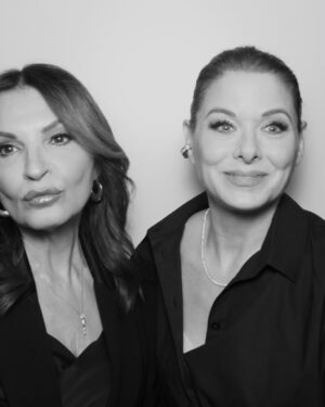 Kathrine Narducci Instagram - BOSS BABES

2 wives, 2 men, 1 actor. #TheDeNiroEffect
Playtime at @siriusxm! @kathrinenarducci and me in #TheAltoKnights 

What happens behind the curtain stays behind the curtain. #loyaltytiltheend
