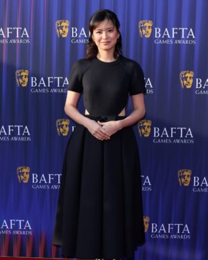 Katie Leung Instagram - BAFTA GAMES AWARDS 2025. 

Hair: @natashahollowell_hair @ghdhair 
Make up: @katrinalmcleod @vievemuse 
Dress: @huishanzhang 
Photo credit: @liatoby @gettyentertainment 

Last night, I got to give a Bafta to the one and only Karen Dunbar for Performer in a Supporting role. Karen Dunbar! No one deserved it more. What a ledge. What an honour. Thank you @BAFTA #BAFTA #BAFTAGamesAwards 🕹️