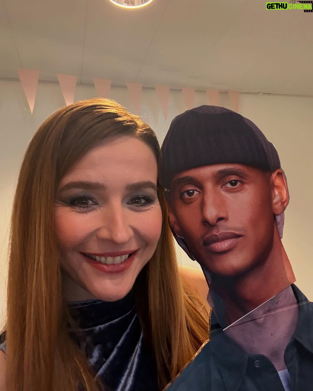 Katrin Bauerfeind - 3.6K Likes - Foto-Dump Show 3! Die Teddy-Show! Unfassbar. Ich hab so schlimm gelacht. Ich glaub, ich bin verliebt in Percy! Das gibt‘s doch alles nicht. Am Sonntag geht‘s weiter, bis dahin gibt‘s alles bei @joyn.de zum beliebig oft nachschauen und lachen!
——————
@prosieben @jokoundklaas