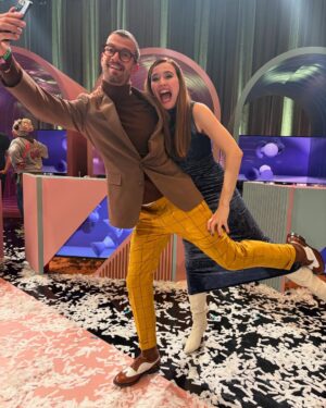 Katrin Bauerfeind Instagram - Foto-Dump Show 3! Die Teddy-Show! Unfassbar. Ich hab so schlimm gelacht. Ich glaub, ich bin verliebt in Percy! Das gibt‘s doch alles nicht. Am Sonntag geht‘s weiter, bis dahin gibt‘s alles bei @joyn.de zum beliebig oft nachschauen und lachen! 
——————
@prosieben @jokoundklaas