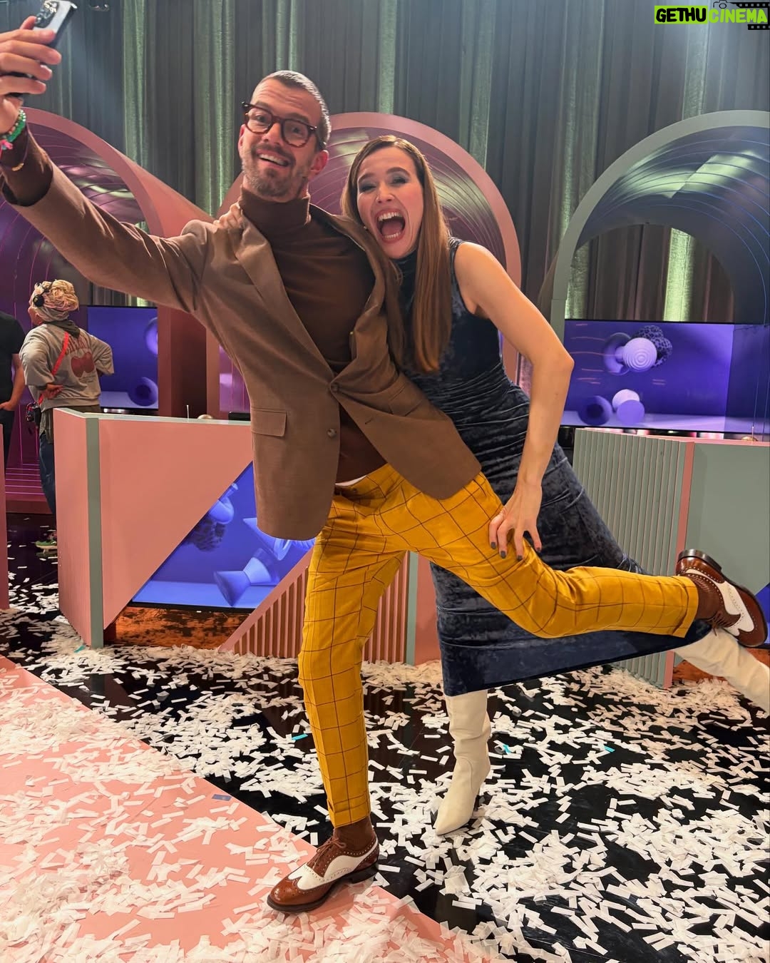 Katrin Bauerfeind - 3.6K Likes - Foto-Dump Show 3! Die Teddy-Show! Unfassbar. Ich hab so schlimm gelacht. Ich glaub, ich bin verliebt in Percy! Das gibt‘s doch alles nicht. Am Sonntag geht‘s weiter, bis dahin gibt‘s alles bei @joyn.de zum beliebig oft nachschauen und lachen!
——————
@prosieben @jokoundklaas