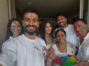 Katrina Kaif Instagram - Humaari taraf se aap sabko Happy Holi!!! ❤️🩵🧡💙 🩷💚💛