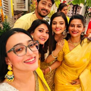Kaushambi Chakraborty Instagram - Grihoprobesh offscreen moments💕

Keep watching GRIHOPROBESH only on @starjalsha
 at 8.30pm☺️😊