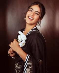 Actress Kavya Thapar HD Photos and Wallpapers August 2025
