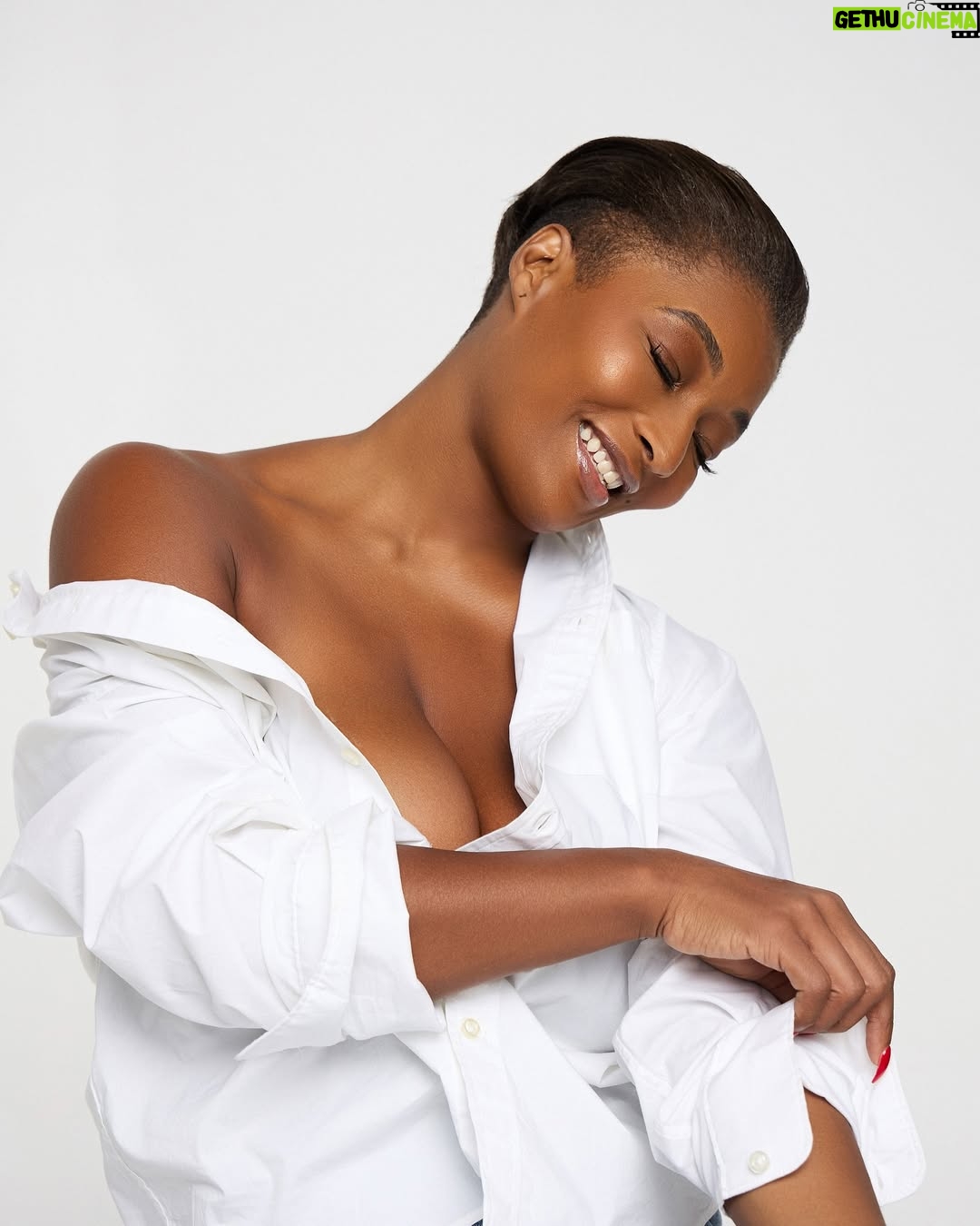 Keenyah Hill - 5.2K Likes - ANTM ALL STARS in the flesh ❤️ Loved shooting @iamtoccarajones portfolio images 🫶🏾 Light has been found ✨ #PoseCoach #CreativeDirector
COMMENT “PORTFOLIO” to book a portfolio shoot with @findyourlight.today ! Shot by the incredible @mattleemorgan MUA - @makeupbyjazmine7