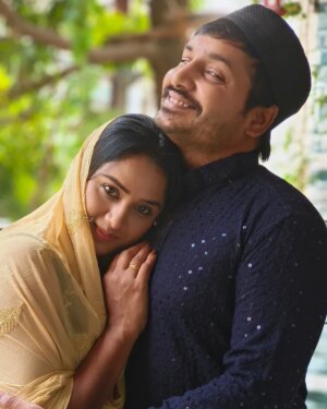 Keerthi Bhat Instagram - Happy Ramadan to all 💞

#eidmubarak❤️ #ramdan #loveeachother❤️ #couplesgoals