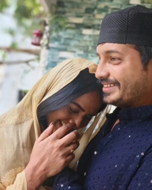 Keerthi Bhat Instagram - Happy Ramadan to all 💞

#eidmubarak❤️ #ramdan #loveeachother❤️ #couplesgoals
