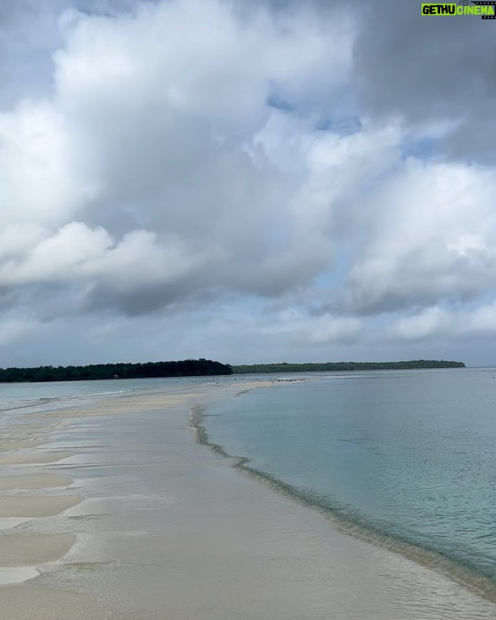 Keisya Levronka - 198.8K Likes - pulau kei dengan ‘pasir terhalus di dunia’ nyaaaa