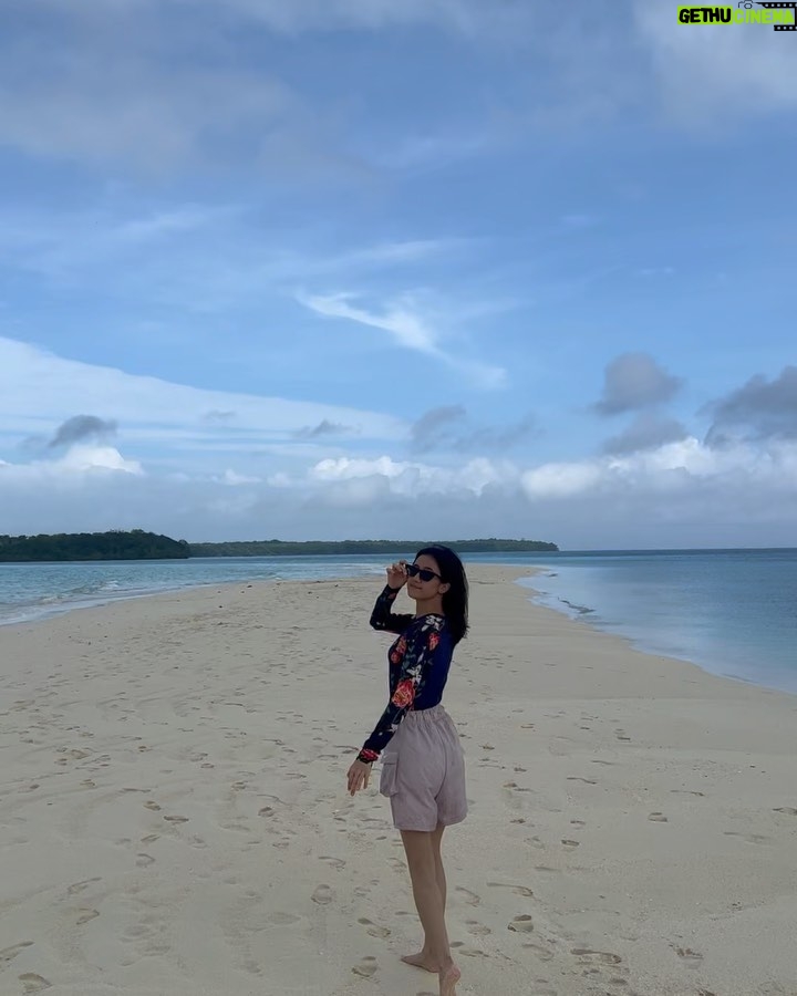 Keisya Levronka - 198.8K Likes - pulau kei dengan ‘pasir terhalus di dunia’ nyaaaa