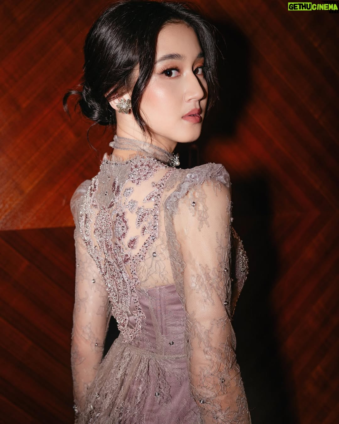 Keisya Levronka - 377.4K Likes - bahagia selalu cintakuš¤ love you no matter what.
kebaya @renzilazuardi
accessories @subengklasik
gown @leona.atelier
šø @3wisnu @ditasubi