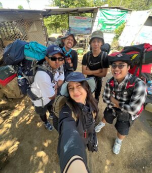 Keisya Levronka Instagram - HAAAAPPY another achievement unlooocked! 
sejak mini pgn bgt naik gunung, akhirnya berangkat dgn kesusu dan modal nekat. kerja, kerja, nongkrong, lalu mendaaki 9 10 jam tracking tp hepi sekalii 
id do it 1000x lagi 

⛺️ & pritilan @ciliwungcamp.rent selalu