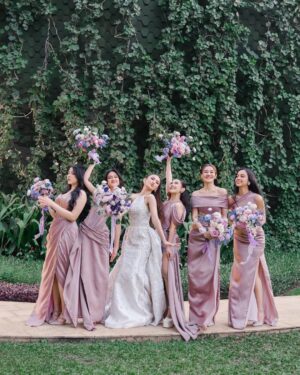 Keisya Levronka Instagram - bahagia selalu cintaku🤍 love you no matter what. 

kebaya @renzilazuardi 
accessories @subengklasik
gown @leona.atelier
📸 @3wisnu @ditasubi