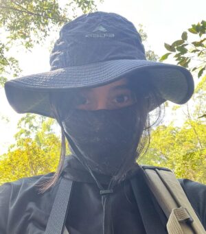 Keisya Levronka Instagram - HAAAAPPY another achievement unlooocked! 
sejak mini pgn bgt naik gunung, akhirnya berangkat dgn kesusu dan modal nekat. kerja, kerja, nongkrong, lalu mendaaki 9 10 jam tracking tp hepi sekalii 
id do it 1000x lagi 

⛺️ & pritilan @ciliwungcamp.rent selalu