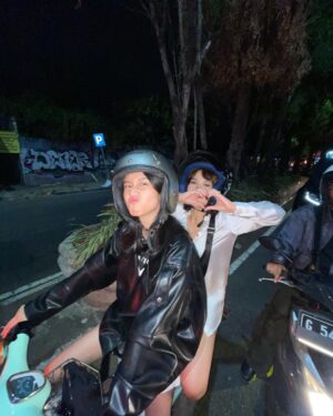 Keisya Levronka Instagram - jwogjaaaaaa sewa motor gratis di @rijay (gatau ignya thx)