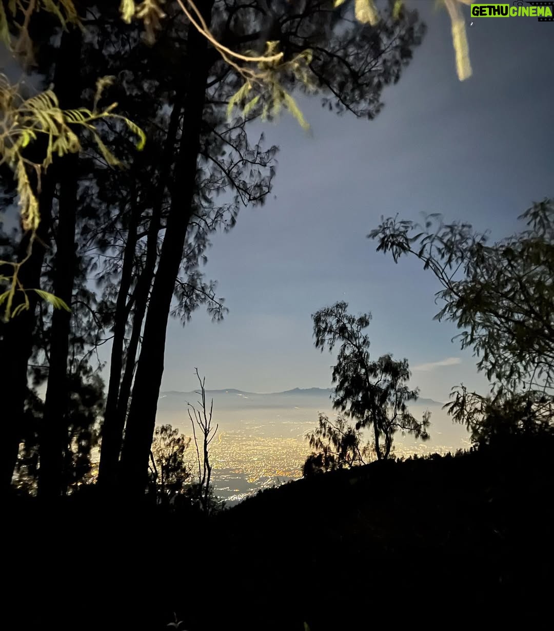Keisya Levronka - 435.9K Likes - HAAAAPPY another achievement unlooocked!
sejak mini pgn bgt naik gunung, akhirnya berangkat dgn kesusu dan modal nekat. kerja, kerja, nongkrong, lalu mendaaki 9 10 jam tracking tp hepi sekalii
id do it 1000x lagi
āŗļø & pritilan @ciliwungcamp.rent selalu