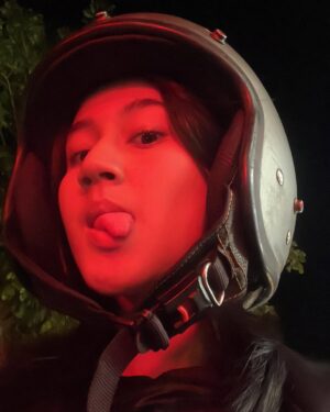 Keisya Levronka Instagram - jwogjaaaaaa sewa motor gratis di @rijay (gatau ignya thx)