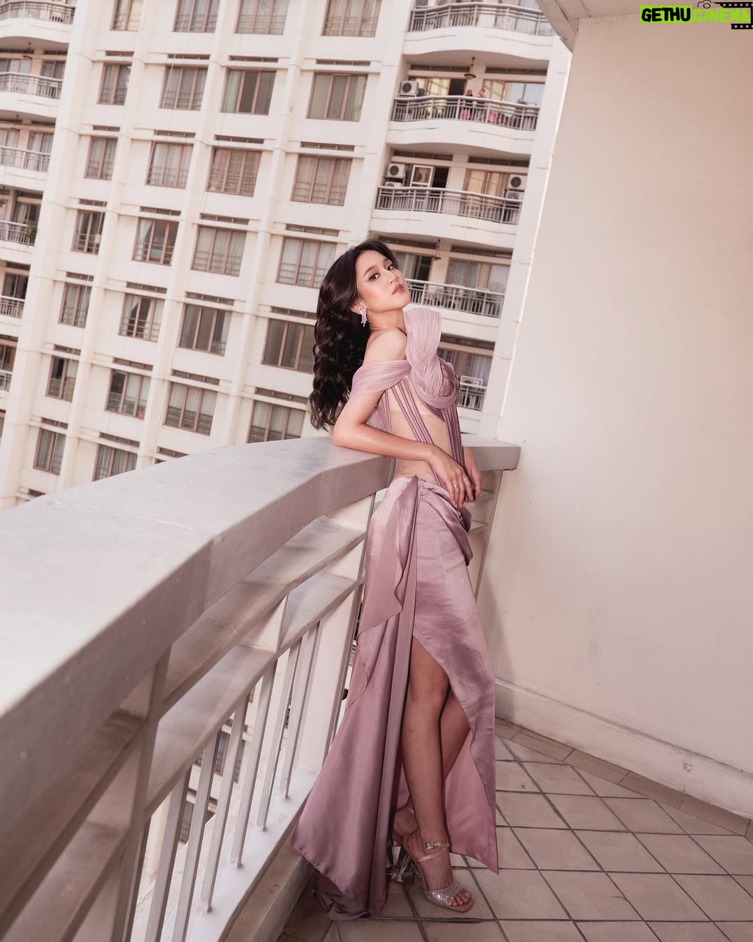 Keisya Levronka - 117.2K Likes - canāt get enough this dress