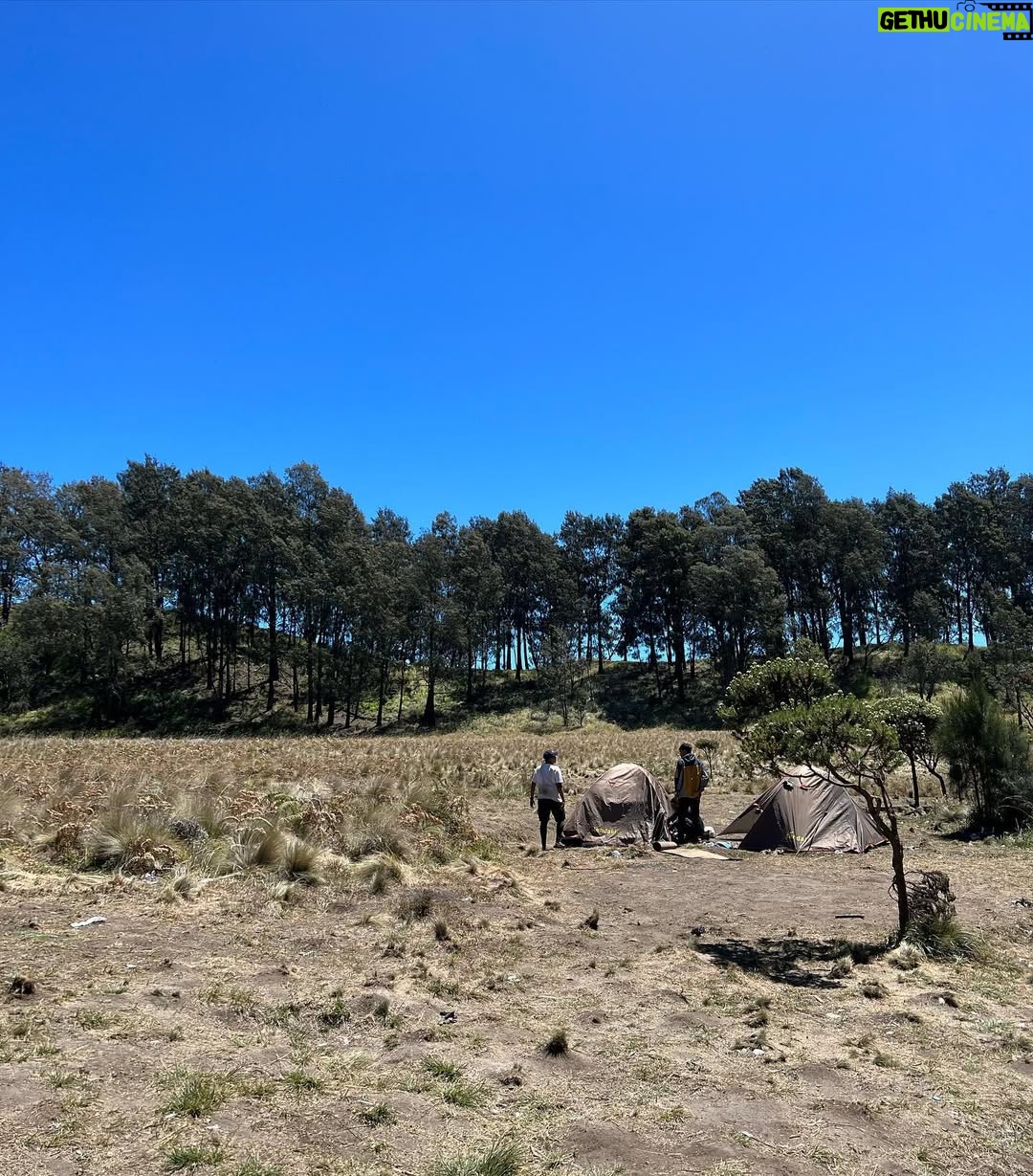 Keisya Levronka - 435.9K Likes - HAAAAPPY another achievement unlooocked!
sejak mini pgn bgt naik gunung, akhirnya berangkat dgn kesusu dan modal nekat. kerja, kerja, nongkrong, lalu mendaaki 9 10 jam tracking tp hepi sekalii
id do it 1000x lagi
āŗļø & pritilan @ciliwungcamp.rent selalu