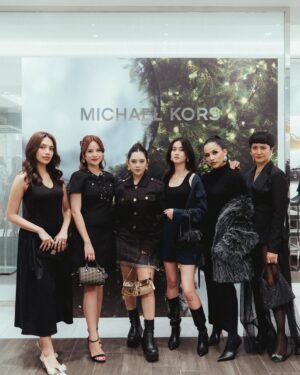 Keisya Levronka Instagram - light up the holidays with @michaelkors
#mkpartner #MKHolidayID  @valiram

📸 @ditasubi