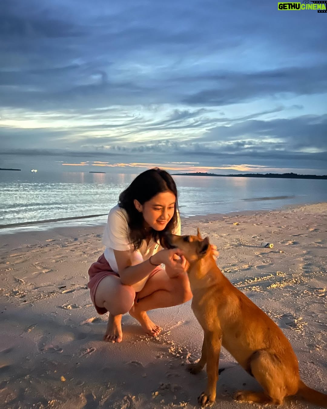 Keisya Levronka - 198.8K Likes - pulau kei dengan āpasir terhalus di duniaā nyaaaa