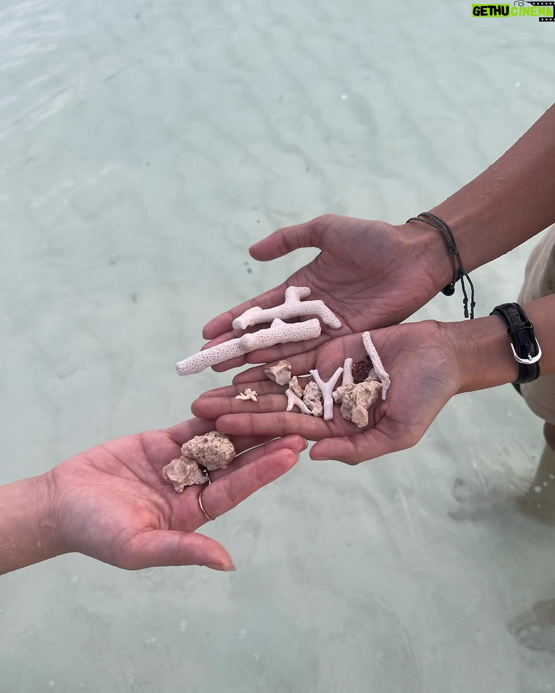 Keisya Levronka - 198.8K Likes - pulau kei dengan āpasir terhalus di duniaā nyaaaa
