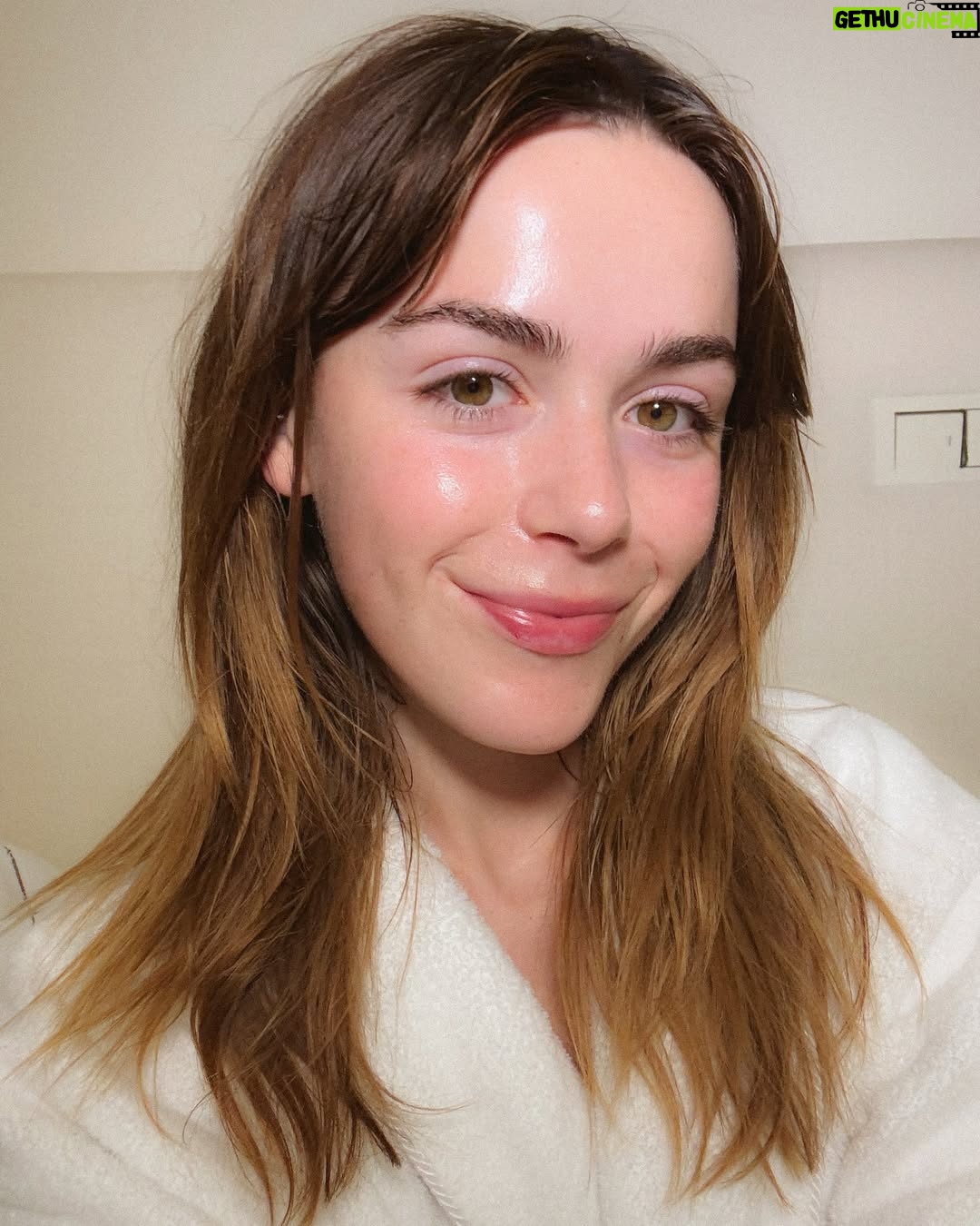 Kiernan Shipka - 3 Likes - The secret to Actress Kiernan Shipka’s red carpet routine? Getting ready with CHANEL Skin Expert @thebeautysandwich—firming, lifting and sculpting the appearance of her skin with the ultimate combination of infrared light, radio-frequency technology and the restorative power of the SUBLIMAGE skincare line! #welovecoco
(@kiernanshipka)
—
SUBLIMAGE L’HUILE-EN-GEL DE DÉMAQUILLAGE Ultimate Comfort and Radiance-Revealing Gel-to-Oil Cleanser
SUBLIMAGE LA LOTION
SUBLIMAGE LE MASQUE Ultimate Mask
SUBLIMAGE LE SÉRUM Ultimate Serum
SUBLIMAGE LE SÉRUM YEUX Ultimate Eye Serum
SUBLIMAGE LA CRÈME YEUX Ultimate Eye Cream
SUBLIMAGE LA CRÈME TEXTURE UNIVERSELLE Ultimate Cream
#KiernanShipka