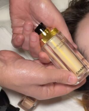 Kiernan Shipka Instagram - The secret to Actress Kiernan Shipka’s red carpet routine? Getting ready with CHANEL Skin Expert @thebeautysandwich—firming, lifting and sculpting the appearance of her skin with the ultimate combination of infrared light, radio-frequency technology and the restorative power of the SUBLIMAGE skincare line! #welovecoco
(@kiernanshipka)

—
SUBLIMAGE L’HUILE-EN-GEL DE DÉMAQUILLAGE Ultimate Comfort and Radiance-Revealing Gel-to-Oil Cleanser
SUBLIMAGE LA LOTION
SUBLIMAGE LE MASQUE Ultimate Mask
SUBLIMAGE LE SÉRUM Ultimate Serum 
SUBLIMAGE LE SÉRUM YEUX Ultimate Eye Serum 
SUBLIMAGE LA CRÈME YEUX Ultimate Eye Cream 
SUBLIMAGE LA CRÈME TEXTURE UNIVERSELLE Ultimate Cream

#KiernanShipka