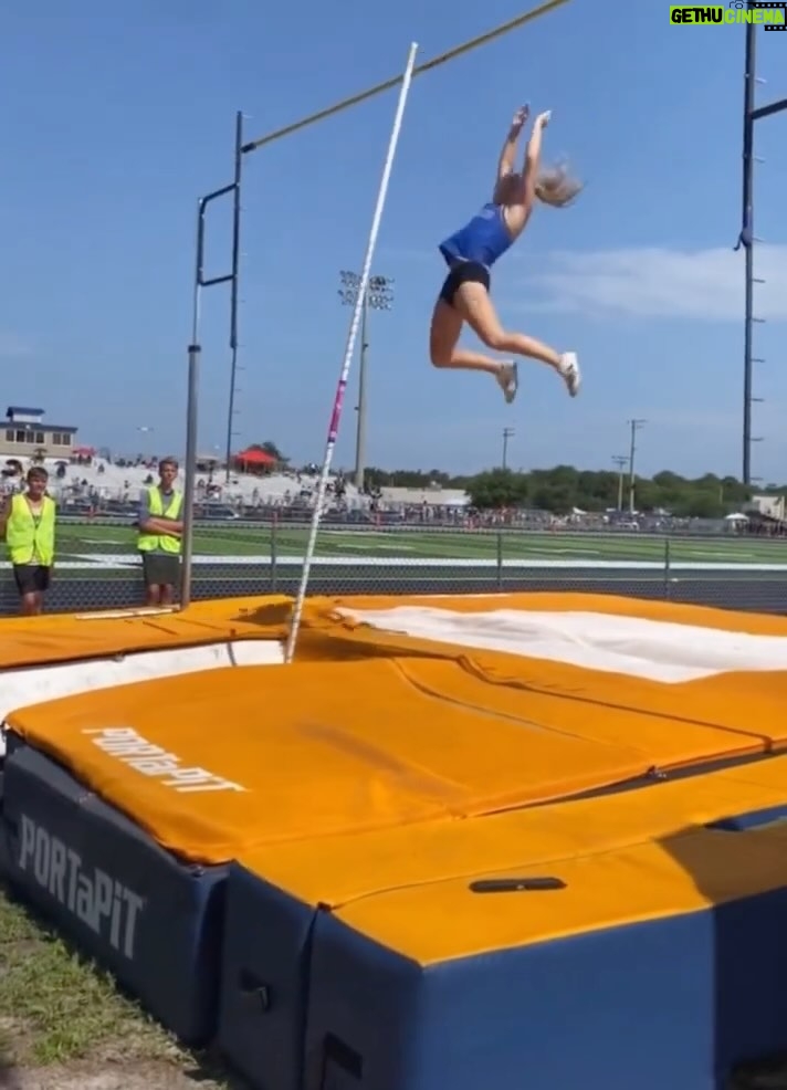 Kijsa Gifford - 6.8K Likes - Missing it more everyday #polevaulter