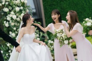 Kiki Lin Instagram - 關於陳曾美滿盛大的婚禮part1.
我的雙胞胎曾小姐除了傳來一張說我們真的好像之外
第二張就是我的鬼臉大特寫
還說他笑出聲¯\_(ツ)_/¯？

還好除了這張以外我們有好多好多好多可愛的照片😆♥️
幸福美滿💝💝💝