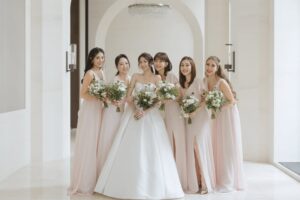 Kiki Lin Instagram - 關於陳曾美滿盛大的婚禮part1.
我的雙胞胎曾小姐除了傳來一張說我們真的好像之外
第二張就是我的鬼臉大特寫
還說他笑出聲¯\_(ツ)_/¯？

還好除了這張以外我們有好多好多好多可愛的照片😆♥️
幸福美滿💝💝💝
