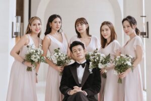 Kiki Lin Instagram - 關於陳曾美滿盛大的婚禮part1.
我的雙胞胎曾小姐除了傳來一張說我們真的好像之外
第二張就是我的鬼臉大特寫
還說他笑出聲¯\_(ツ)_/¯？

還好除了這張以外我們有好多好多好多可愛的照片😆♥️
幸福美滿💝💝💝