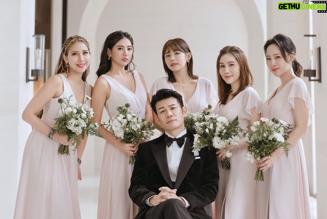 Kiki Lin - 25.9K Likes - 關於陳曾美滿盛大的婚禮part1.
我的雙胞胎曾小姐除了傳來一張說我們真的好像之外
第二張就是我的鬼臉大特寫
還說他笑出聲¯\_(ツ)_/¯?
還好除了這張以外我們有好多好多好多可愛的照片😆♥️
幸福美滿💝💝💝